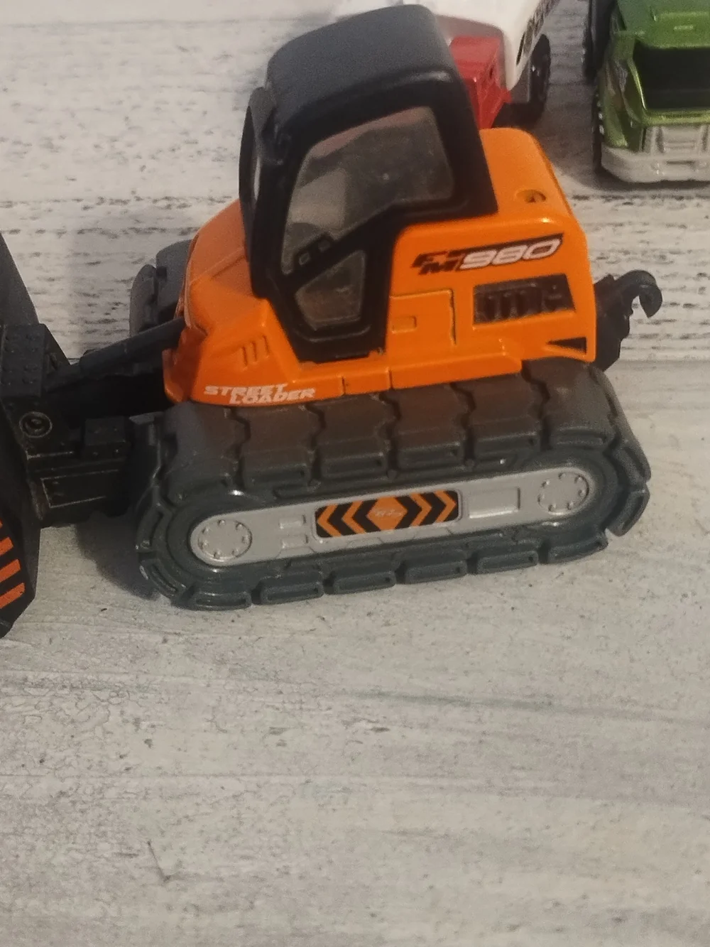 Lot 4 vehicles construction 3 matchbox diecast metal and plastic/1 maistoplstic